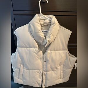 Old Navy Women's Off-White Puffer Vest
